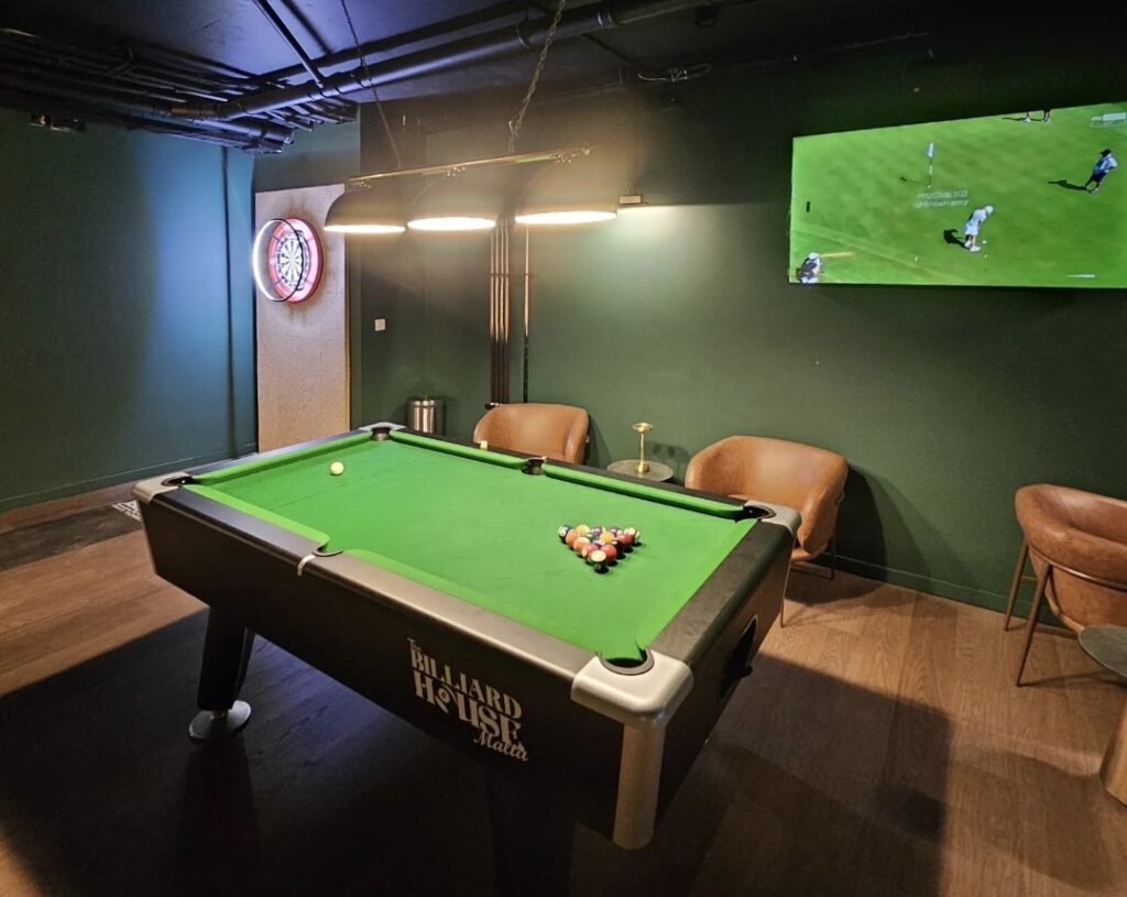 The sweet spot gzira - indoor golf lounge malta