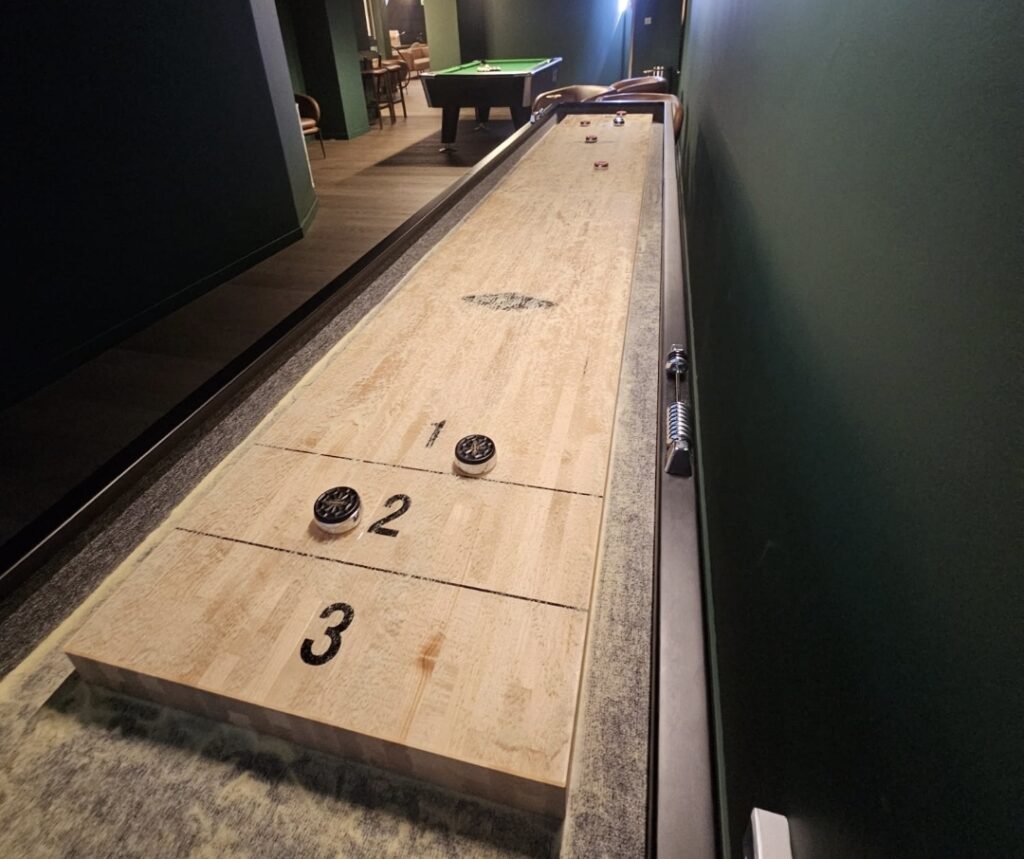 The sweet spot gzira - indoor golf lounge malta