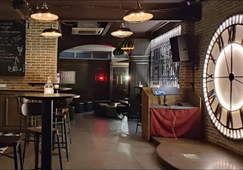 Best cocktail bars in Malta- Thirsty Barber, St Julian's 
