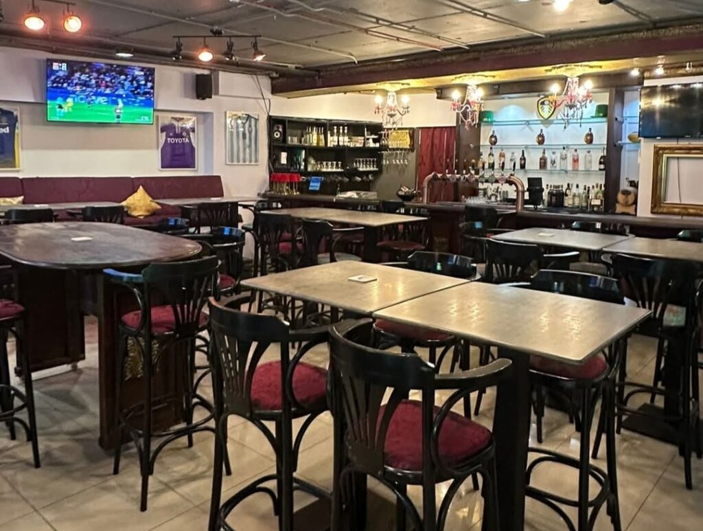 Crossbar sports lounge, Mosta